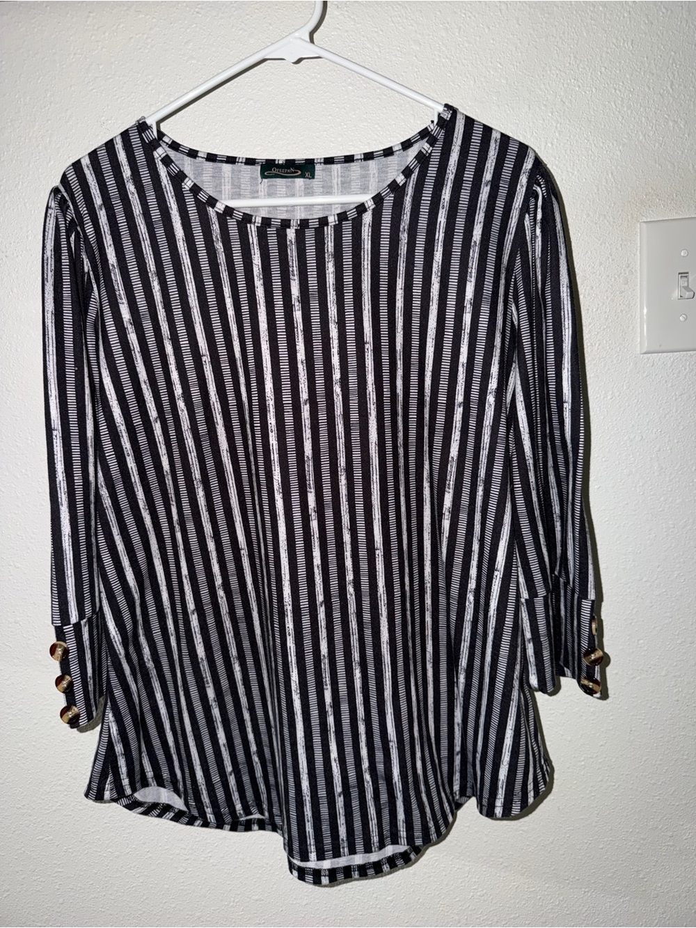 Black & White Striped Button-Cuff Long Sleeve Top